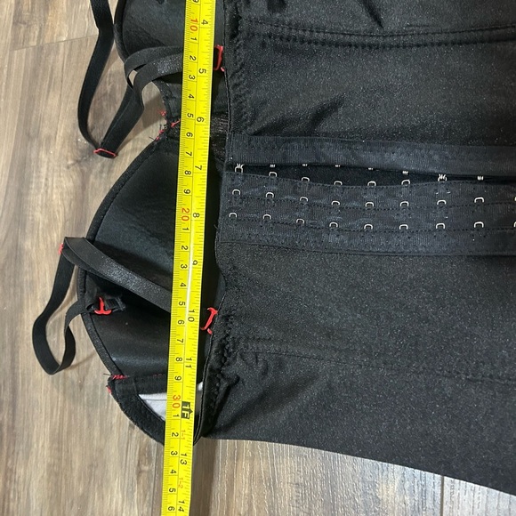 Halloween Black and Red Lace Corset - Picture 5 of 5